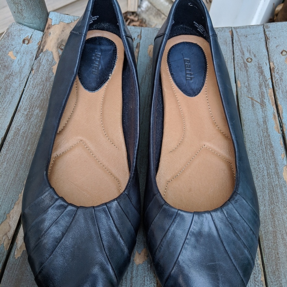 Earth Admiral Blue Leather Flats Shoes Size 10B